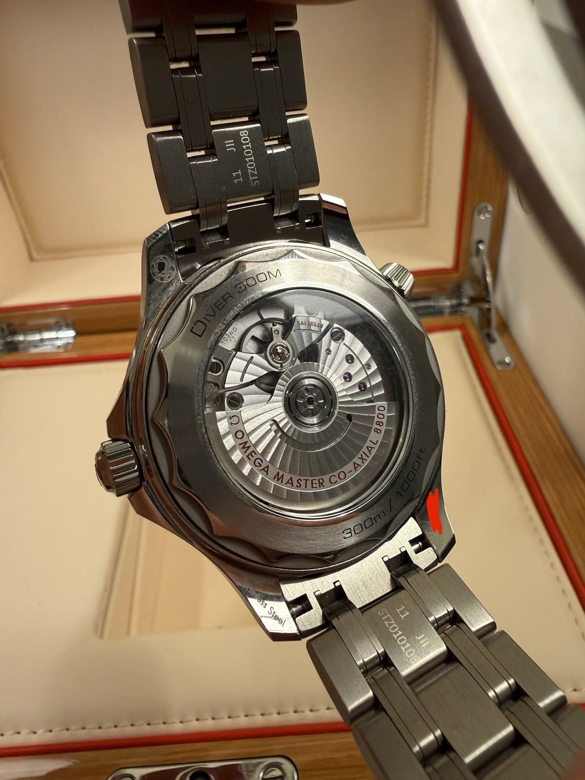 OMEGA Seamaster Diver 300M 210.30.42.20.01.001 Cadran Noir Modèle 2021 - Image 14