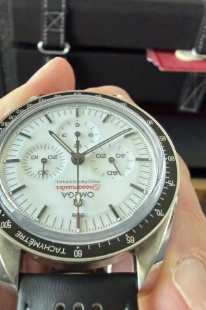 Omega Speedmaster Moonwatch, cadran blanc, bracelet cuir - B&P - Excellent état