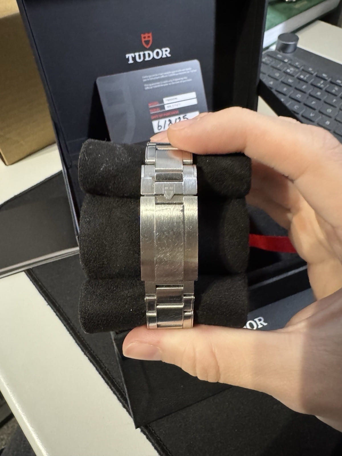 TUDOR Black Bay 54 avec demi-liaison, coffret complet 2025, boîte et papiers M79000N – Image 6