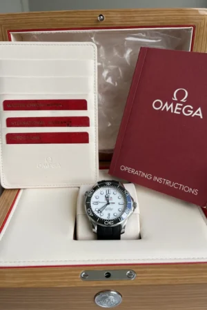 OMEGA Seamaster Diver 300M Cadran Blanc Bracelet Caoutchouc 2022 Boîte et Papiers