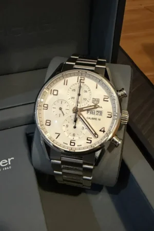 Montre homme Tag Heuer Carrera blanche CV2A1AC.BA0738